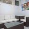 RedDoorz Plus near Patung Kuda Undip