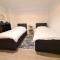 Theox Apartment No 6 Royal Blue für 4 Personen
