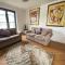 Lovely 2-Bedrooms Apartment Step to The Beach