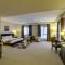 Monroe Hotel & Suites