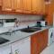 CONFORTABLE, BRIGHT, WELL LOCATED APARTMENT CONFORTABLE, BRIGHT, WELL LOCATED APARTMENT