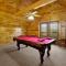 Beautiful 2 Bed Cabin with Hot Tub and Resort Pool - Sevierville