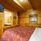 Beautiful 2 Bed Cabin with Hot Tub and Resort Pool - Sevierville