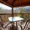 Beautiful 2 Bed Cabin with Hot Tub and Resort Pool - Sevierville