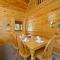 Beautiful 2 Bed Cabin with Hot Tub and Resort Pool - Sevierville
