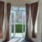 Fishtail House - Stylish Apartments minutes from the sea