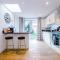 Pristine 2-bed house in Chester by 53 Degrees Property, ideal for Families & Small groups, Great Location - Sleeps 6 - Hough Green
