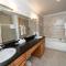 Holiday Inn Resort Grand Cayman by IHG