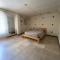 Cuarto con baño compartido, casa centro