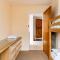 The Hideaway, Family apartment close to the beach. - 佩恩顿