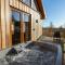Kestrel Lodge 6 with Hot Tub