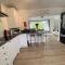 Two Sails Brixham - Spacious modern family seaside home - parking - wood-burner - dog friendly
