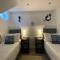 Two Sails Brixham - Spacious modern family seaside home - parking - wood-burner - dog friendly