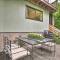 3 Mi to Downtown Portland Lush Flat with Fire Pit