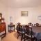 Holly Hoose
