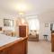 Holly Hoose