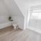 BOURNECOAST - Stylish Flat with BALCONY - SEA VIEWS - 10 MIN WALK TO BEACH - PARKING - WIFI - FM8407 - Southbourne