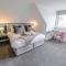 BOURNECOAST - Stylish Flat with BALCONY - SEA VIEWS - 10 MIN WALK TO BEACH - PARKING - WIFI - FM8407 - Southbourne