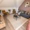 BOURNECOAST - Stylish Flat with BALCONY - SEA VIEWS - 10 MIN WALK TO BEACH - PARKING - WIFI - FM8407 - Southbourne