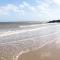 Fabulous 2 bedroom dog friendly chalet 5 min walk to beach, nr Gt Yarmouth & Norfolk Broads