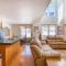 Year-Round Base w/ Balcony & Mtn Views in Driggs!