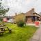 Stunning Modern Spacious 2 bed Flat, Free Parking, Rural - Reading