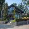 Modern house with dishwasher, on a holiday park in a nature reserve - Rhenen