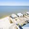 TraMarLis - Bright and Airy Bayfront home, Enjoy unobstructed views and amazing fishing! home - 多芬岛