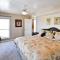 Kowabunga - Youll love the rooftop deck and private heated dipping pool! Pet Friendly! home