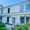 6 and 7 School Steps - Stunning views, private garden and parking