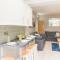 Charming 6 Bedroom House ALL with en-suite - Large Garden