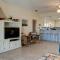 Waters Edge - PRIVATE DOCK! Only two blocks from the bay or the gulf! Plenty of parking for cars or boats home - Дофин-Айленд