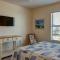 Waters Edge - PRIVATE DOCK! Only two blocks from the bay or the gulf! Plenty of parking for cars or boats home - Дофин-Айленд