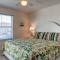 Waters Edge - PRIVATE DOCK! Only two blocks from the bay or the gulf! Plenty of parking for cars or boats home - Дофин-Айленд