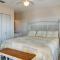 Waters Edge - PRIVATE DOCK! Only two blocks from the bay or the gulf! Plenty of parking for cars or boats home - Дофин-Айленд