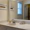 Waters Edge - PRIVATE DOCK! Only two blocks from the bay or the gulf! Plenty of parking for cars or boats home - Дофин-Айленд