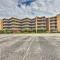 Airy Oceanfront Condo Beach Views and Pool Access! - Норт-Топсейл-Біч