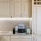 Apt GioAn Novigrad, 500m to Sea, private heated Jacuzzi, BBQ, free parking