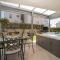 Apt GioAn Novigrad, 500m to Sea, private heated Jacuzzi, BBQ, free parking
