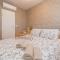 Apt GioAn Novigrad, 500m to Sea, private heated Jacuzzi, BBQ, free parking