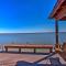 Comfy Home with Deck 6 Minutes to Lake Tawakoni - Hawk Cove