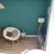 Scandinave - proche gare & centre-ville - stationnement - cour intérieure table & chaises