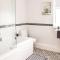 Contractor house, sleeps 5, close to restaurants and bars, Long stays available, Oveyo Accommodation