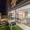 Apt GioAn Novigrad, 500m to Sea, private heated Jacuzzi, BBQ, free parking