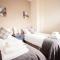 Contractor house, sleeps 5, close to restaurants and bars, Long stays available, Oveyo Accommodation