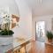Spacious Designer 2BR Executive Apt, Near Beach & Marina, Central Location - Kent