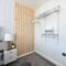 Spacious Designer 2BR Executive Apt, Near Beach & Marina, Central Location - Kent