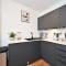 Spacious Designer 2BR Executive Apt, Near Beach & Marina, Central Location - Kent