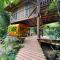 Cabana do Tarzan na Praia de Parati Mirim