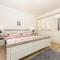 Apartments Amfora - cozy and modern apartments for up to 10 people, 100m from the sea and beach